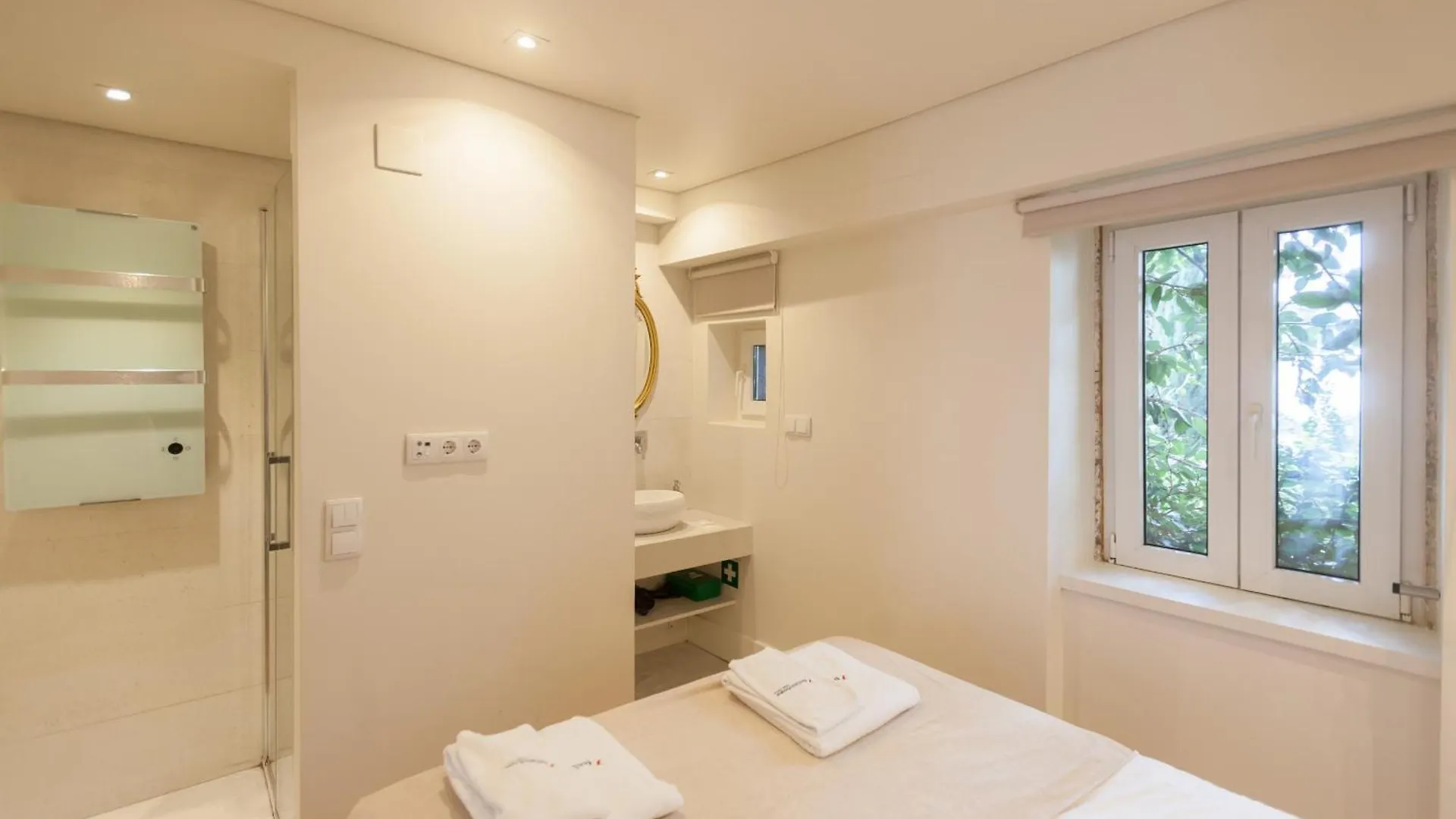 Flh Principe Real Minimalist Retreat Apartment Lisbon