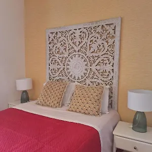  Apartment Flores